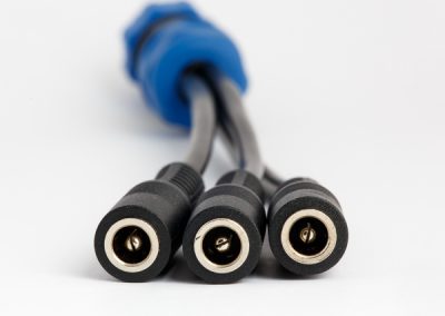 600-solar-closeup-product-photo-solar-power-cord-connectors